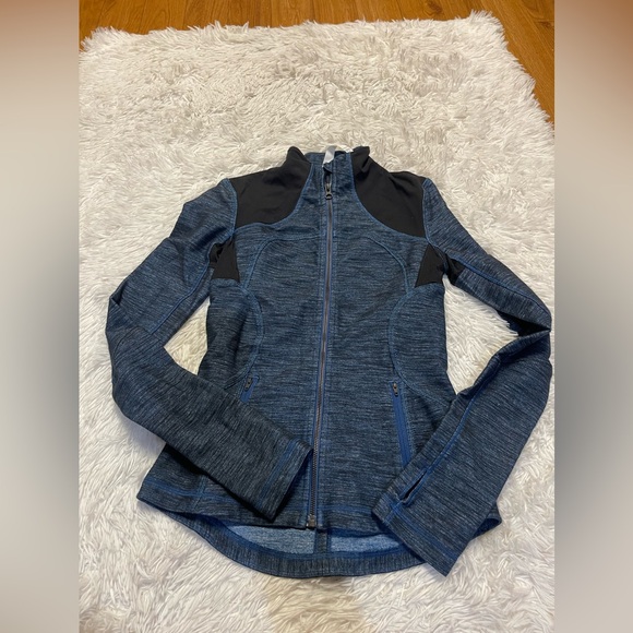 LULULEMON FORME JACKET IN SLUB DENIM BLUE/BLACK - Picture 13 of 16